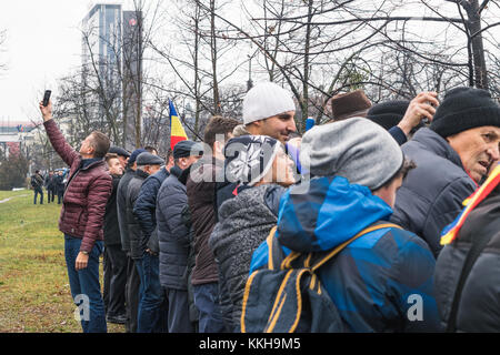 Sibiu, Romania - 1 dicembre 2017: Guardia d'onore di truppe e di prendere parte alla parata del giorno nazionale a Sibiu in Romania, Transilvania regione credito: ungureanu vadim/alamy live news Foto Stock