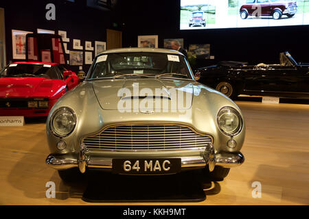 Londra, UK, 1 dicembre 2017, Top Celebrity auto sul display a Bonhams a Londra. Vetture includono: l'ex-Sir Paul McCartney 1964 Aston Martin DB5 berlina sportiva (£1.250.000 - 1.500.000 sterline) Credito: Keith Larby/Alamy Live News Foto Stock