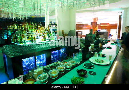 Montecarlo, Monaco. 1 dicembre 2017. Monte Carlo, Monaco - 01 dicembre 2017: Atmosfera natalizia all'Hotel Fairmont Monte Carlo, Nobu cocktail Bar | utilizzo in tutto il mondo credito: dpa/Alamy Live News Foto Stock