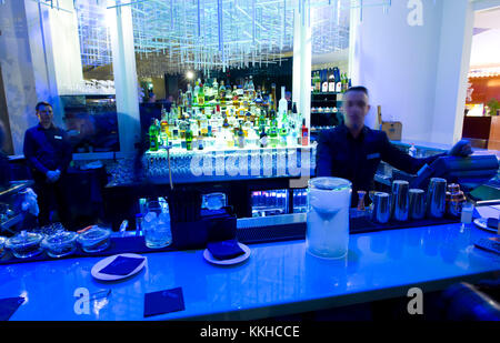 Montecarlo, Monaco. 1 dicembre 2017. Monte Carlo, Monaco - 01 dicembre 2017: Atmosfera natalizia all'Hotel Fairmont Monte Carlo, Nobu cocktail Bar | utilizzo in tutto il mondo credito: dpa/Alamy Live News Foto Stock