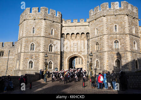 Windsor, Regno Unito. 1 dicembre, 2017. L'Henry VIII gateway al castello di Windsor. Credito: mark kerrison/alamy live news Foto Stock