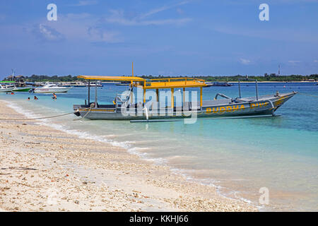 Outrigger imbarcazione turistica dell'Isola Gili Trawangan, più grande di lombok di isole Gili, INDONESIA Foto Stock