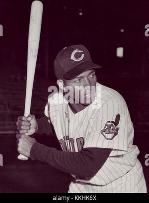 Una fotografia di Vic Power, un giocatore di baseball professionista, scattata nel 1958. Power era noto per la sua carriera nella Major League Baseball, giocando per squadre come i Minnesota Twins e i Kansas City Athletics. Foto Stock
