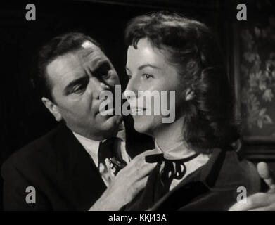 Il trailer del film del 1955 "Marty" con Ernest Borgnine e Betsy Blair mette in evidenza la storia toccante di un'improbabile storia d'amore, mostrando profondità emotiva e performance drammatiche. Foto Stock
