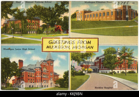 Una cartolina d'epoca di Muskegon, Michigan, con immagini della Hackley Manual Training School, Muskegon Filtration Plant, Muskegon Junior High School e Hackley Hospital. Foto Stock