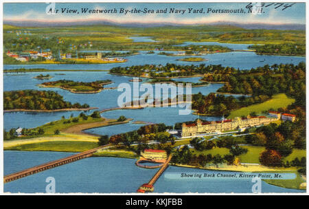 Questa fotografia aerea mostra Wentworth By-the-Sea e il Navy Yard a Portsmouth, New Hampshire. L'immagine cattura il patrimonio marittimo della zona, mostrando l'iconico lungomare e i cantieri navali. Foto Stock