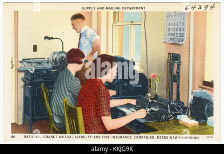 Questa immagine mostra i dipartimenti di fornitura e spedizione delle società National Grange Mutual Liability and Fire Insurance Companies di Keene, New Hampshire, che documentano gli aspetti operativi dell'azienda. Foto Stock