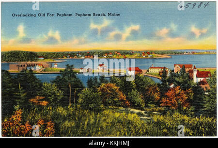 La vista che si affaccia sul vecchio Fort Popham a Popham Beach nel Maine offre una prospettiva storica e panoramica di questo importante punto di riferimento. Il forte, costruito nel XVII secolo, ha un significato nella storia americana e si trova vicino alla pittoresca spiaggia. Foto Stock