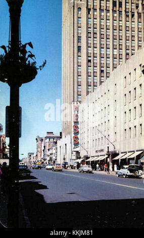 Questa fotografia del 1955 mostra l'isolato 800 di Hamilton Street sul lato nord. Offre uno sguardo storico sullo sviluppo urbano e sull'architettura della metà del XX secolo in una città americana. Foto Stock