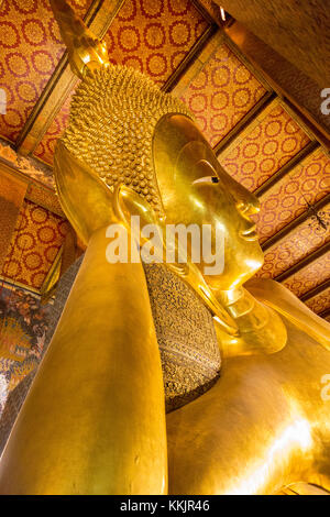 Bangkok, Tailandia. Buddha reclinato, Wat Pho tempio complesso. Foto Stock