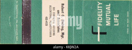 Un matchcover del 1965 che promuove la Fidelity Mutual Life, che riflette le pratiche pubblicitarie e di marketing dell'America della metà del XX secolo. Il design offre informazioni sul branding vintage e sui metodi promozionali. Foto Stock