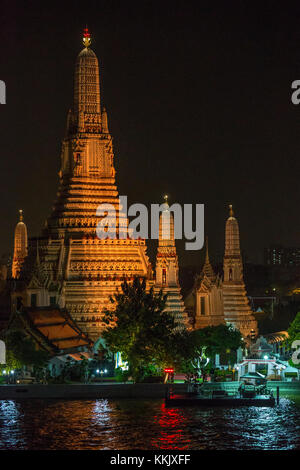 Bangkok, Tailandia. Il Wat Arun tempio di notte. Foto Stock