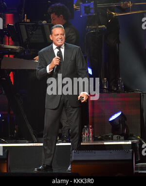 MIAMI, FL - DICEMBRE 10: Il cantante Luis Miguel suona durante un concerto all'American Airlines Arena il 10 Dicembre 2015 a Miami, Florida. Persone: Luis Miguel T. Foto Stock