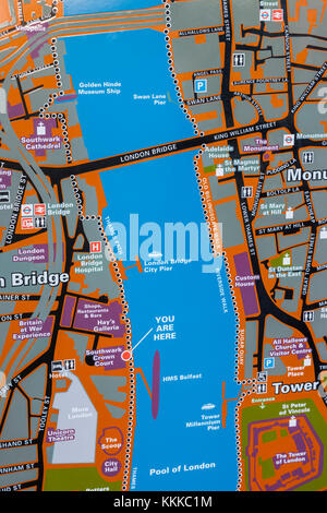 Inghilterra, Londra, Città di Londra, la mappa stradale di Torre di Londra e al Fiume Tamigi Area Foto Stock