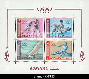 Il foglio di 1965 francobolli di Ajman commemora le Olimpiadi di Tokyo, con francobolli progettati per celebrare l'evento sportivo internazionale e il suo significato. Foto Stock