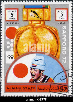 Questo francobollo del 1972 di Ajman raffigura Yukio Kasaya, un individuo notevole. Serve come pezzo commemorativo che riflette sia la storia postale che il significato della figura. Foto Stock
