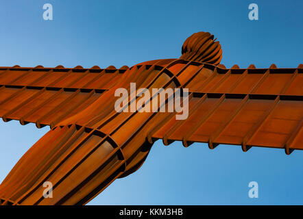 L'angelo del nord, la magnifica scultura da Sir Antony Gormley che sorge in cima a birtley collina vicino a Gateshead, Tyne and Wear Foto Stock