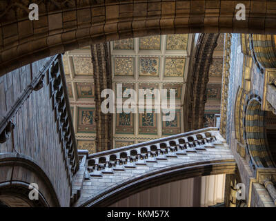 Kensington, Londra, Regno Unito - 9 settembre 2017: L'impressionante dettaglio del soffitto al Natural History Museum di Londra. Foto Stock