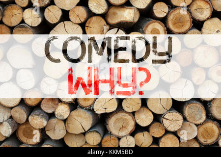 Annuncio concettuale didascalia di testo ispirazione che mostra il concetto di Comedy Business per il microfono Stand Up Comedy scritto su sfondo in legno con spac Foto Stock