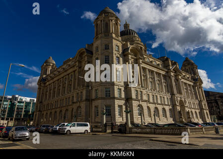 Il porto di Liverpool edificio a George's Pier Head Liverpool, Merseyside, Regno Unito Foto Stock