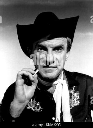 Jonathan Harris ha interpretato il cattivo Dr. Zachary Smith nella serie televisiva degli anni '1960 *Lost in Space*. Conosciuto per le sue prestazioni esagerate, Harris è diventato iconico per la sua interpretazione del personaggio subdolo e esagerato. Foto Stock