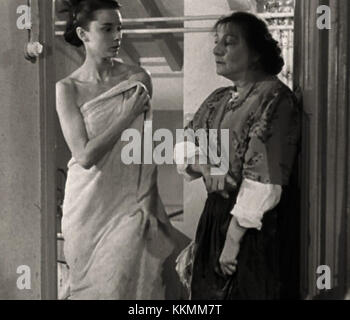 Audrey Hepburn e Paola Borboni hanno recitato insieme nel film del 1953 "Vacanze Romane", dove Hepburn ha interpretato una principessa che sfugge ai suoi doveri reali e vive la vita come una persona normale a Roma. Foto Stock