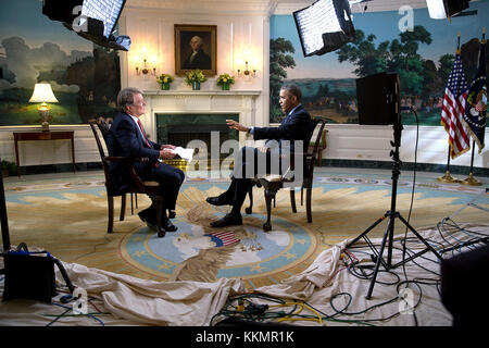 Il presidente Barack Obama partecipa a un'intervista con Steve croft di 60 minuti nella Diplomatic sala di accoglienza della Casa Bianca, sept. 26, 2014. Foto Stock