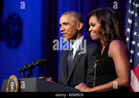 Il presidente Barack Obama, con la first lady Michelle Obama, offre commento durante un ricevimento per gli stranieri capi di delegazione alla assemblea generale delle Nazioni Unite, al Waldorf Astoria Hotel di new york, n.y., sept. 23, 2014. Foto Stock