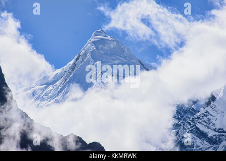 Ganesh Himal bastoni fuori di testa della valle Tsum, Nepal Foto Stock