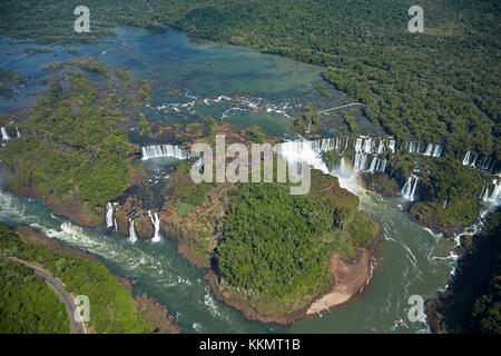 Lato argentino delle Cascate di Iguazu, sul confine Brasile - Argentina, Sud America - aereo Foto Stock