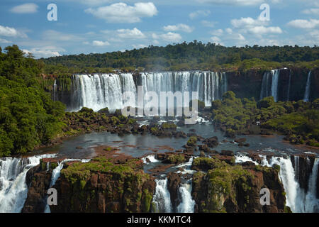 Salto Rivadavia e Salto Tres Musqueteros, Cascate di Iguazu, Argentina, visto dal lato del Brasile, Sud America