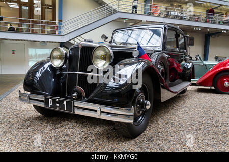 Praga, Repubblica Ceca - 10 novembre: automobile Tatra 80 dall anno 1935 si erge nel museo tecnico nazionale il 10 novembre 2017 a Praga, Repubblica ceca. Foto Stock