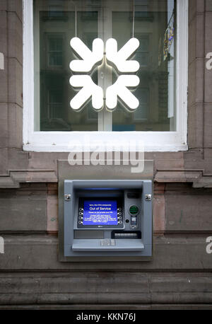 Un ramo della Royal Bank of Scotland di Dundee. La banca ha annunciato che intende chiudere 62 filiali in tutto il paese nel 2018. Foto Stock