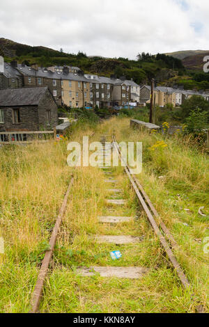 La ferrovia abbandonata la via in cui è usato per eseguire da Blaenau Ffestiniog di Trawsfynydd, Bala e attraverso di Ruabon nel Galles del Nord Foto Stock