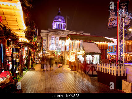 Una vista di Nottingham Mercatino di Natale in Piazza del Mercato Vecchio, Nottingham, Nottinghamshire - 30 novembre 2017 Foto Stock