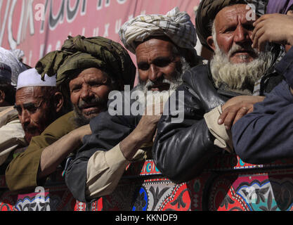 Quetta, Pakistan. 01 Dic, 2017. Il pakistan musulmani partecipano in un rally la marcatura della celebrazione di Eid-e- milad-ONU-Nabi, il Compleanno del Profeta Mohammad a Quetta, Pakistan. Credito: m. arshad/ Pacifico premere/alamy live news Foto Stock