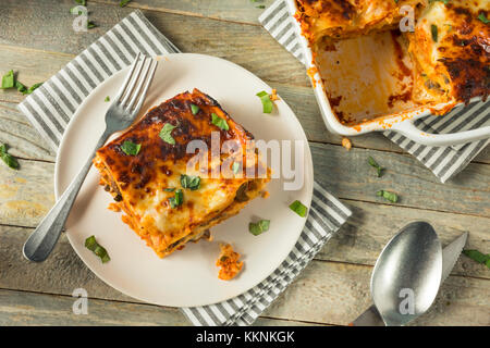 Saporito casalingo italiano lasagna di carne di manzo con formaggio e salsa Foto Stock
