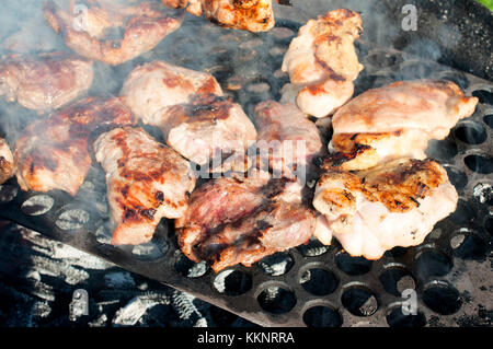 Carne alla griglia.Il fuoco selettivo sulla carne in medio Foto Stock