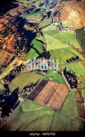 Vista aerea nord sopra kilmartin Valley, vicino crinan, Argyll, Scozia, che mostra molte importanti reperti preistorici siti archeologici Foto Stock