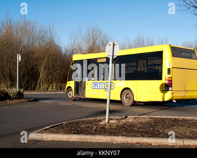 Tesco superstore extra, servizio autobus locale il trasporto di passeggeri per memorizzare Foto Stock