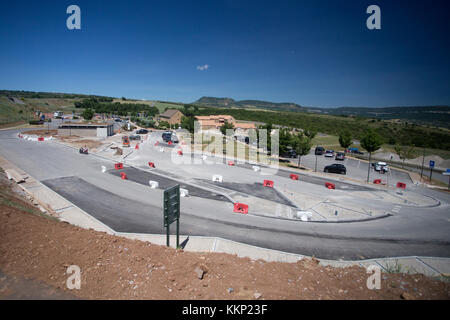 Nuovo parcheggio in costruzione presso il viadotto di Millau centro visitatori, Millau, Francia Foto Stock