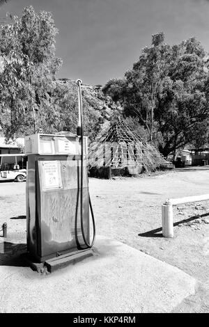 In Australia la vecchia pompa di benzina stazione di concetto di servizio Foto Stock