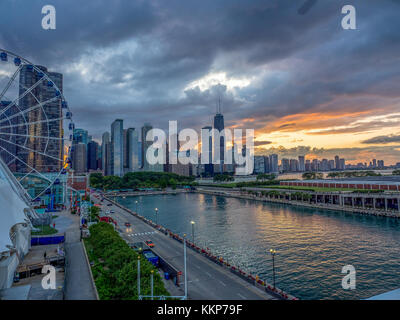 Il Navy Pier al tramonto Foto Stock