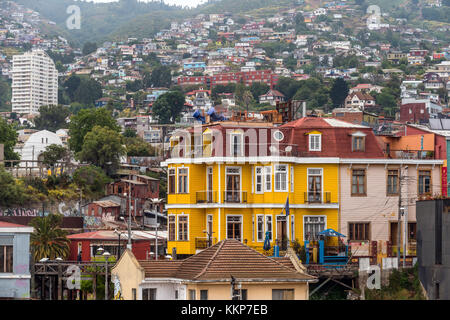 Scena di strada a Valparaiso, Cile Foto Stock