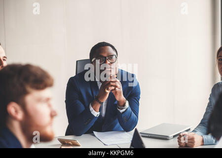 Capo titolo una riunione aziendale con i partner Foto Stock