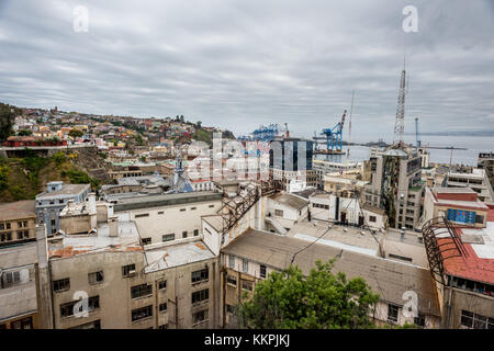 Scena di strada a Valparaiso, Cile Foto Stock