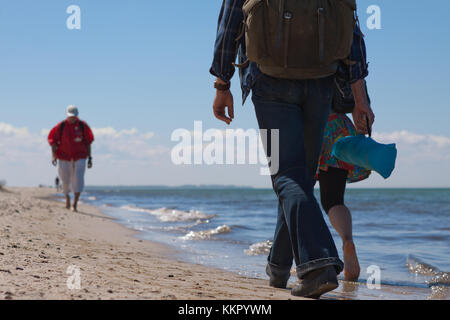 Beachwalk - Passeggiate sulla spiaggia in una giornata di sole Foto Stock