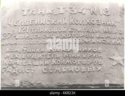 Il Chelyabinsk Kolkhoznik Tank Monument si trova in Russia, commemorando l'era sovietica e i suoi contributi alla storia militare, in particolare la produzione di carri armati durante la seconda guerra mondiale Foto Stock