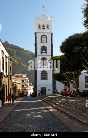 Plaza de la Libertad con la chiesa Iglesia Santa Ana a Garachico, Tenerife, Isole Canarie, Spagna Foto Stock