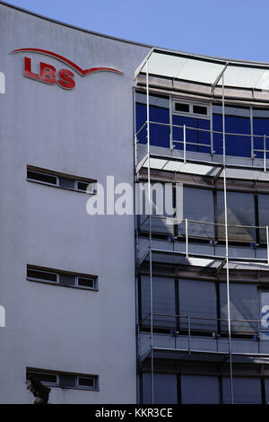 Magonza, Germania - 26 giugno 2017: L'edificio della società edile LBS con il logo sulla facciata moderna il 26 giugno 2017 a Magonza. Foto Stock